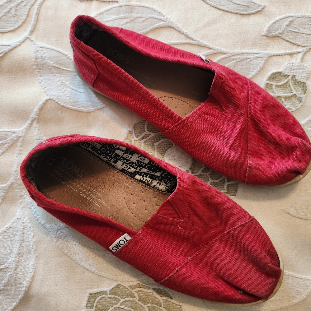 Tom's Red US Size 5